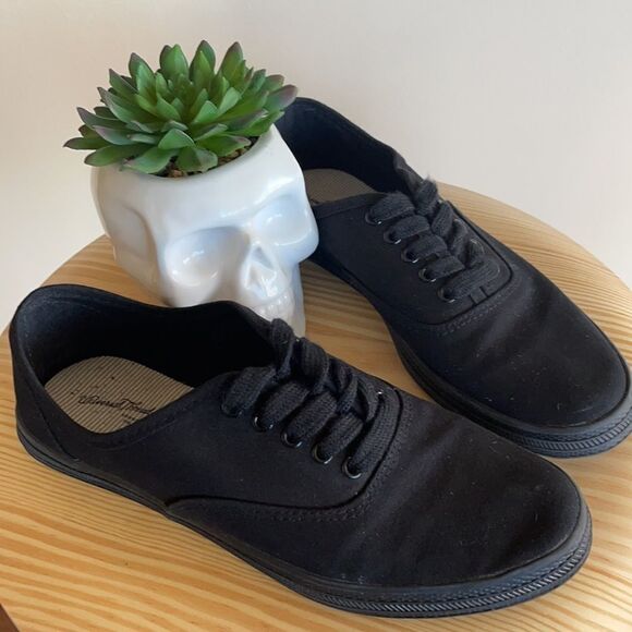 Universal Thread | Black Sneaker - Picture 5 of 9